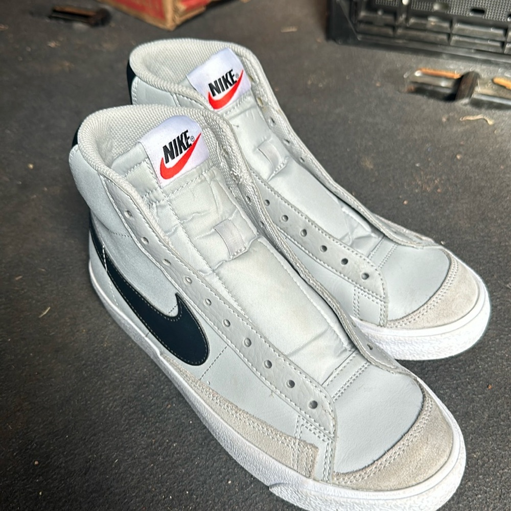 Grade School Youth Nike Blazer Mids, Sz 6.5Y, Gray Leather